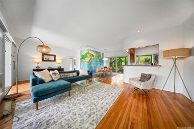 Tucked within a canopy of mature fruit trees and lush tropical - photo 3