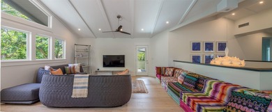 Some properties shout; this one whispers. Set discreetly behind - photo 9