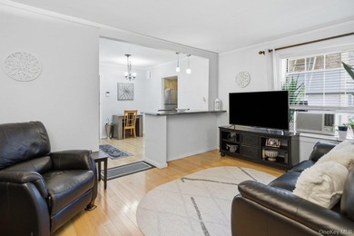 Step into this bright and inviting 1-bedroom, 1-bathroom home in - photo 4