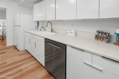 Beautiful Marina Del Rey townhome located in the highly - photo 11