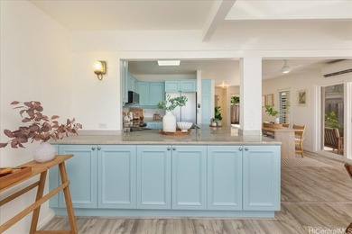 Welcome home to this stunning waterfront townhome in a prime - photo 10