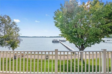 Experience high-end, turn-key, low-maintenance lake living on - photo 2