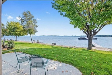Experience high-end, turn-key, low-maintenance lake living on - photo 3