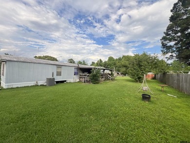 3 bedroom 2 bath home on .67 of an acre, fenced back yard, 2 car - photo 2