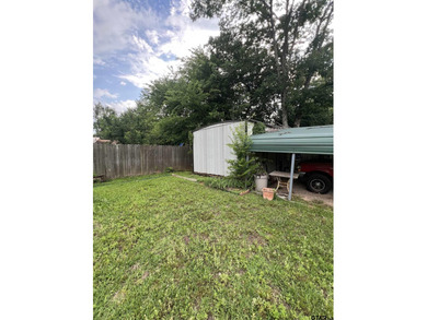 3 bedroom 2 bath home on .67 of an acre, fenced back yard, 2 car - photo 3
