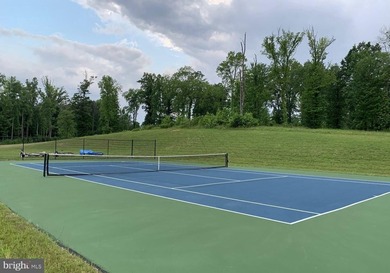 Beautiful and flat water access lot in very popular subdivision - photo 6