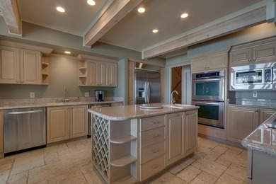 Situated along the prestigious Lakeshore Boulevard, Sandy Shores - photo 16