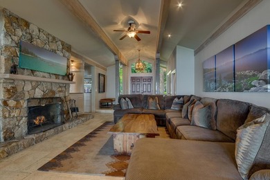Situated along the prestigious Lakeshore Boulevard, Sandy Shores - photo 17
