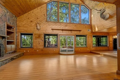 Experience the perfect blend of privacy, comfort, and East Texas - photo 3