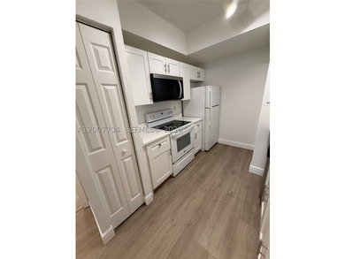 Bright and spacious 1-bedroom, 1-bath. The unit includes a - photo 5