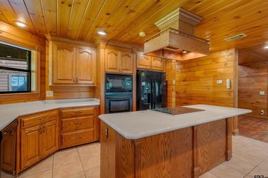 Experience the perfect blend of privacy, comfort, and East Texas - photo 10