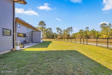 Looking for a 3-bedroom home? This one offers a great solution - photo 29