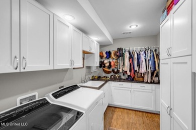 Looking for a 3-bedroom home? This one offers a great solution - photo 50