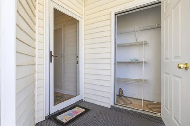 Welcome to this beautifully maintained 3 bedroom, 2 bathroom - photo 4