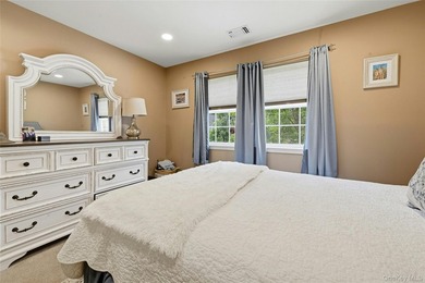 Move Right Into This Beautifully Updated 3 Bedroom, 2.5 Bath - photo 20