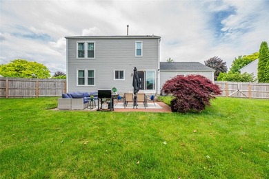 Welcome home to this charming Colonial featuring 3 bedrooms and - photo 35
