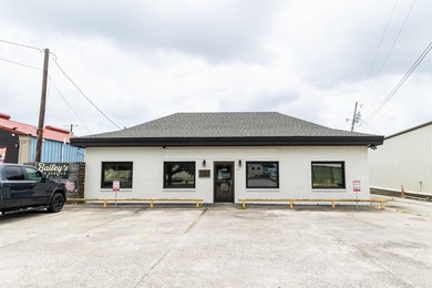 Well-located +/-2,070 SF office building available on St - photo 1