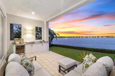 Move-in ready, this waterfront corner villa offers VIEWS - photo 1
