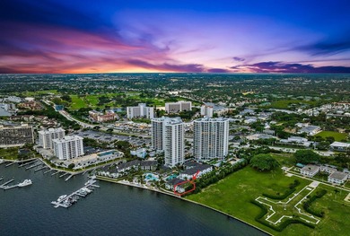Move-in ready, this waterfront corner villa offers VIEWS - photo 2