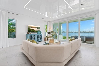Move-in ready, this waterfront corner villa offers VIEWS - photo 4