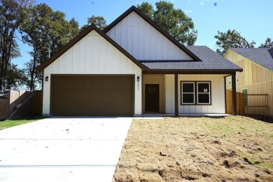 Lake Home For Sale in Gun Barrel City, Texas