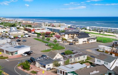 Prime exposure on Montauk Main Street. The property offers 49 - photo 3