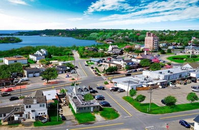 Prime exposure on Montauk Main Street. The property offers 49 - photo 4