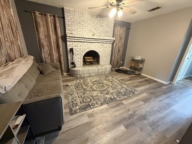 Investment opportunity! Strategically located minutes from - photo 3