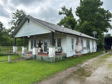 Looking for a country home at the edge of town? This 2 bedroom - photo 13