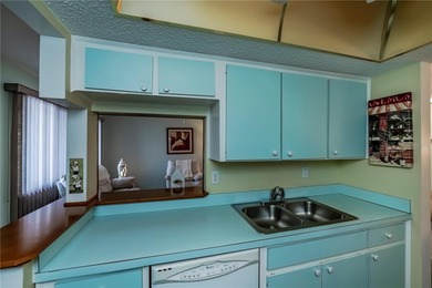 SUPER CLEAN 2/1 condo with PRIVATE & SERENE greenbelt backyard - photo 14