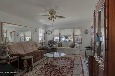This fine house 2ith 2 bedrooms and full bath sits on a large - photo 4
