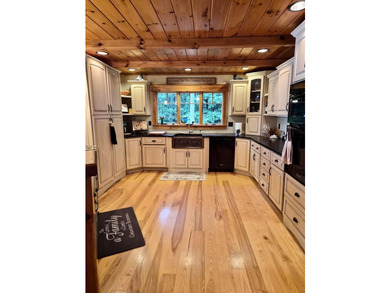 *LAKE LIVING AT IT'S BEST* This gorgeous Lake House is - photo 14
