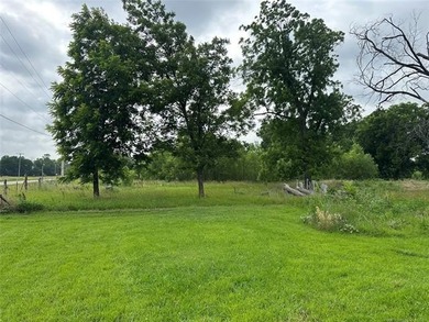 Looking for a country home at the edge of town? This 2 bedroom - photo 14