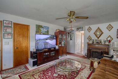 This fine house 2ith 2 bedrooms and full bath sits on a large - photo 5