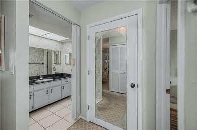 SUPER CLEAN 2/1 condo with PRIVATE & SERENE greenbelt backyard - photo 25