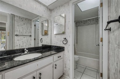 SUPER CLEAN 2/1 condo with PRIVATE & SERENE greenbelt backyard - photo 27