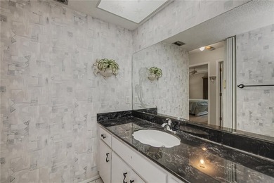 SUPER CLEAN 2/1 condo with PRIVATE & SERENE greenbelt backyard - photo 28