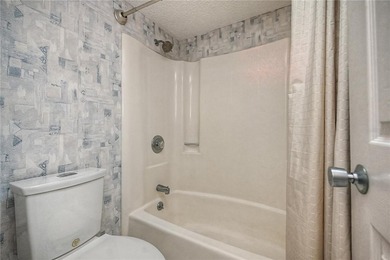 SUPER CLEAN 2/1 condo with PRIVATE & SERENE greenbelt backyard - photo 29