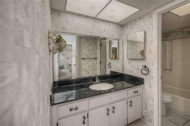 SUPER CLEAN 2/1 condo with PRIVATE & SERENE greenbelt backyard - photo 30