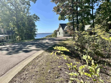Pickwick Lake Lot For Sale in Savannah Tennessee