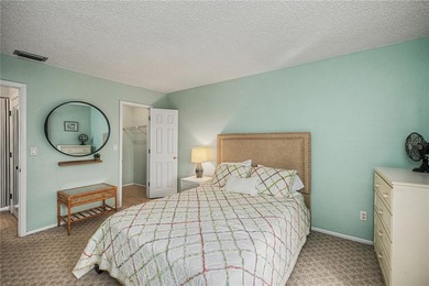 SUPER CLEAN 2/1 condo with PRIVATE & SERENE greenbelt backyard - photo 33