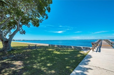 SUPER CLEAN 2/1 condo with PRIVATE & SERENE greenbelt backyard - photo 45