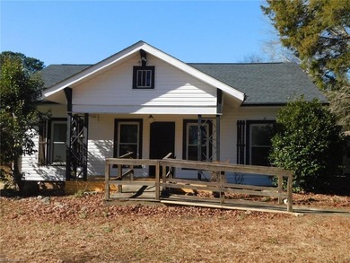 Lake Tillery Home For Sale in Mount Gilead North Carolina