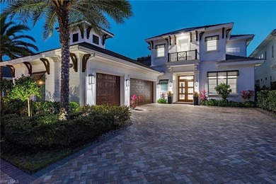 Experience refined coastal living in this exceptional Naples - photo 1