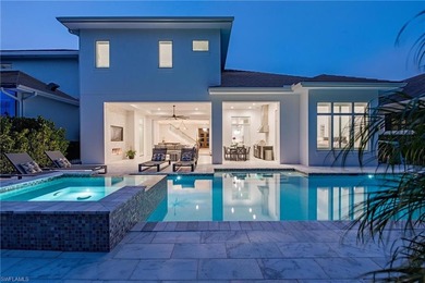 Experience refined coastal living in this exceptional Naples - photo 2
