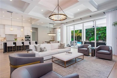 Experience refined coastal living in this exceptional Naples - photo 4