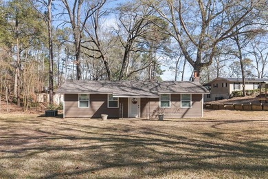 So much to enjoy with this beautifully updated Lake Eufaula home - photo 7