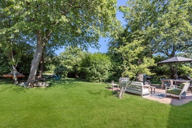This quintessential Ditch Plains cottage rests on a rare 0 - photo 4