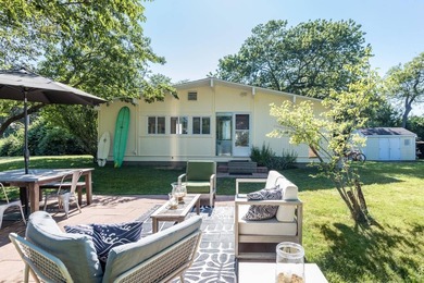 This quintessential Ditch Plains cottage rests on a rare 0 - photo 7