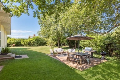 This quintessential Ditch Plains cottage rests on a rare 0 - photo 8